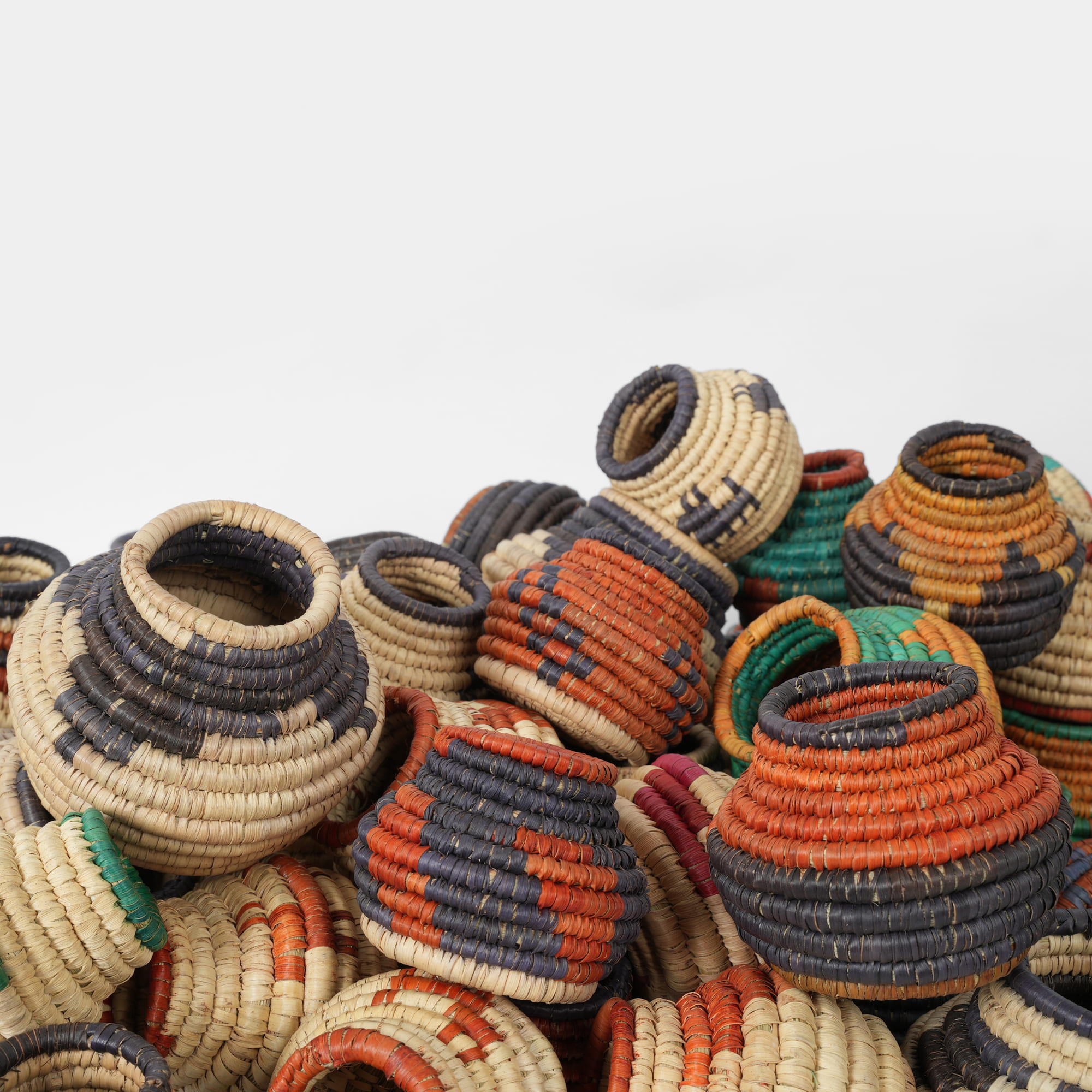 HANDWOVEN COLLECTOR'S GRADE BASKET (NAVU)